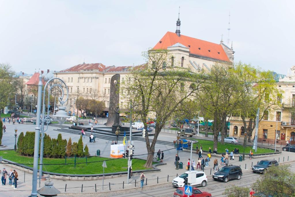 Квартира Подобово В Центрі На Вулиці Проспект Свободи 7 リヴィウ エクステリア 写真