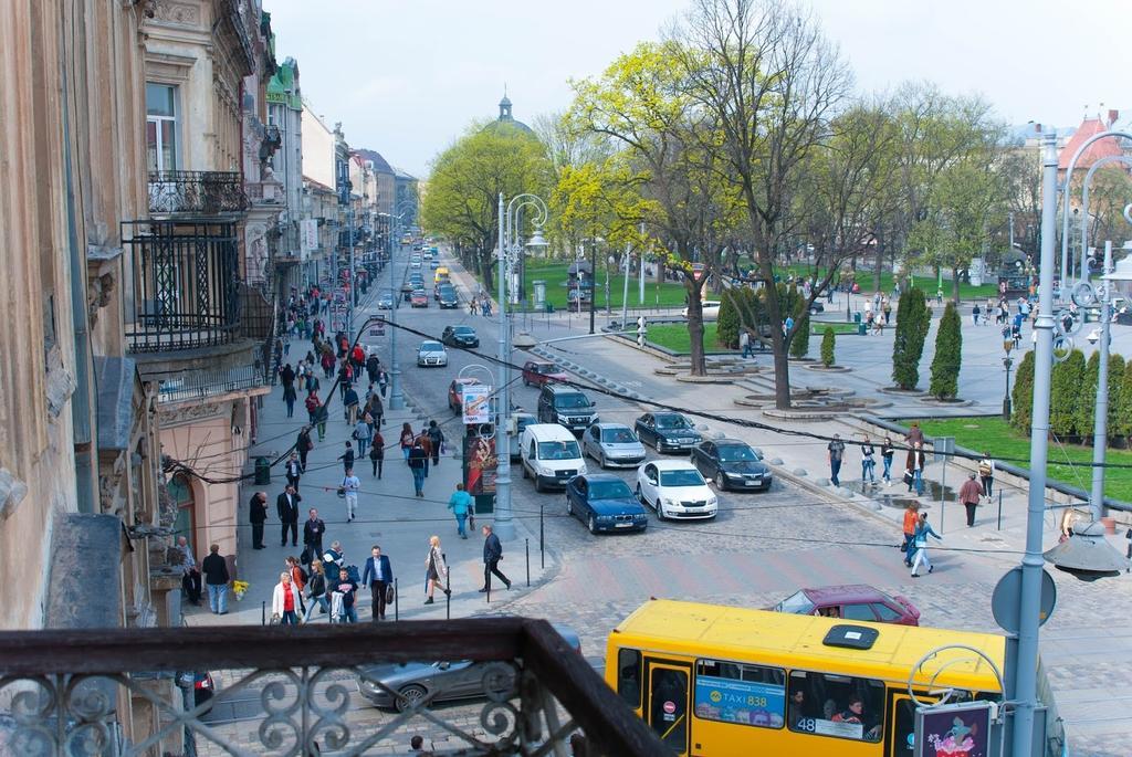 Квартира Подобово В Центрі На Вулиці Проспект Свободи 7 リヴィウ エクステリア 写真
